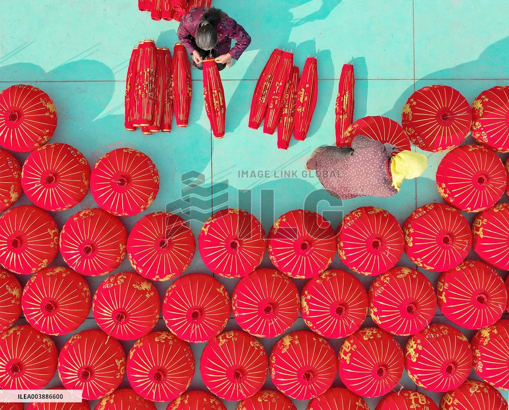 Red Lantern Supply in the Spring Festival Market