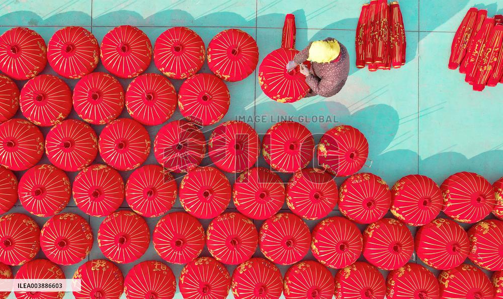 Red Lantern Supply in the Spring Festival Market