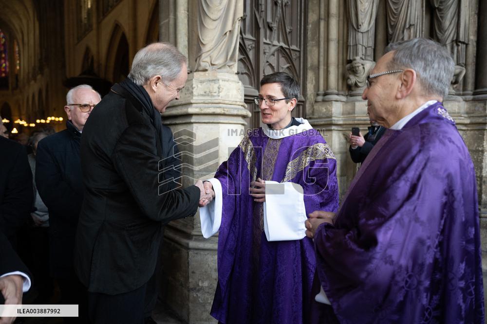 Tribute to King Louis XVI - Paris