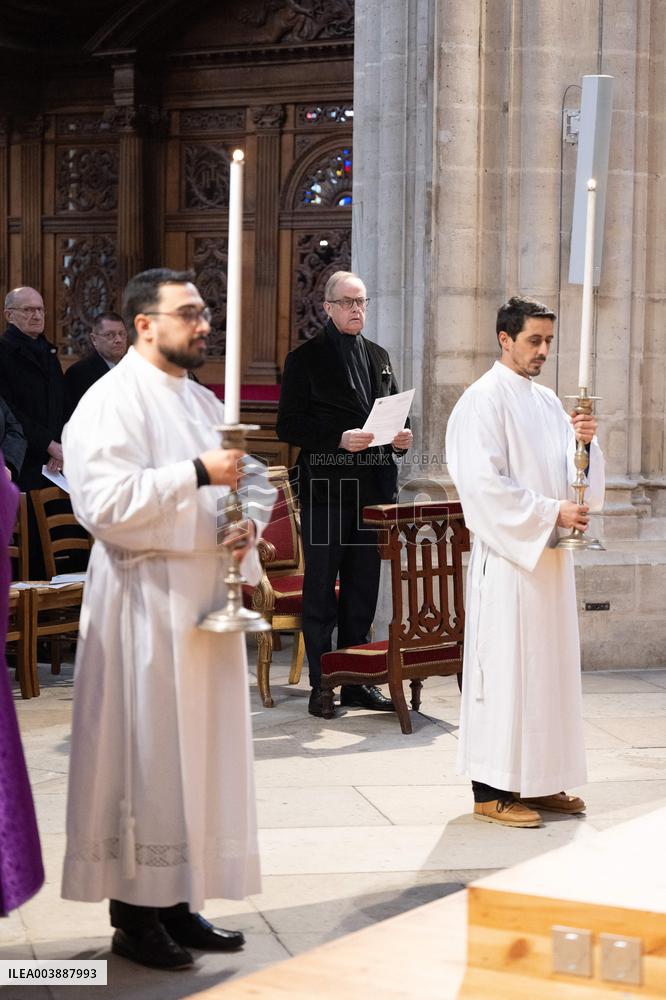 Tribute to King Louis XVI - Paris