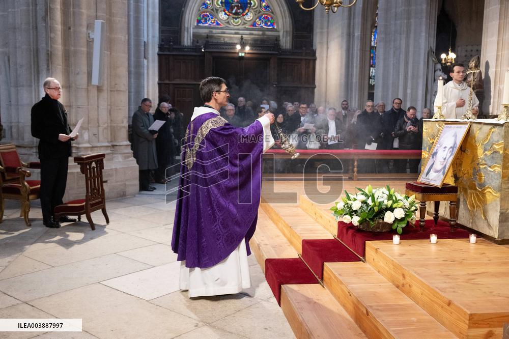 Tribute to King Louis XVI - Paris