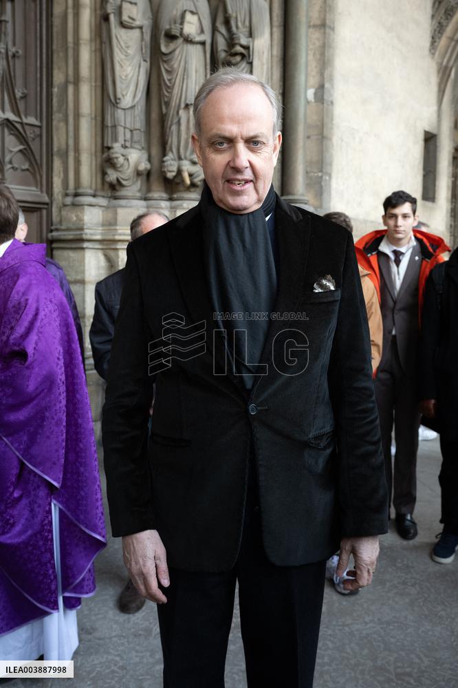 Tribute to King Louis XVI - Paris