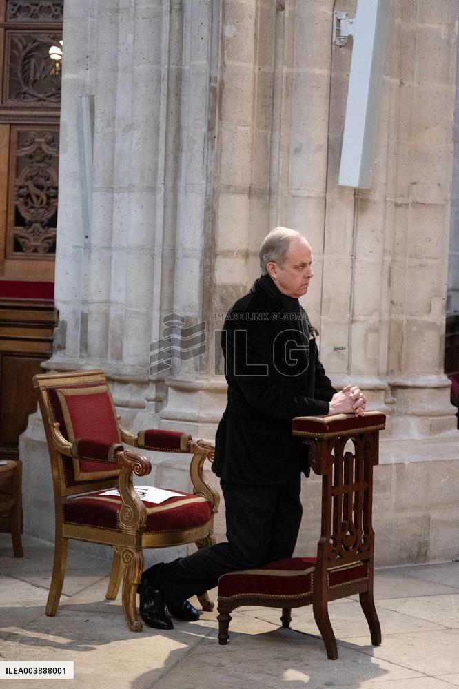 Tribute to King Louis XVI - Paris