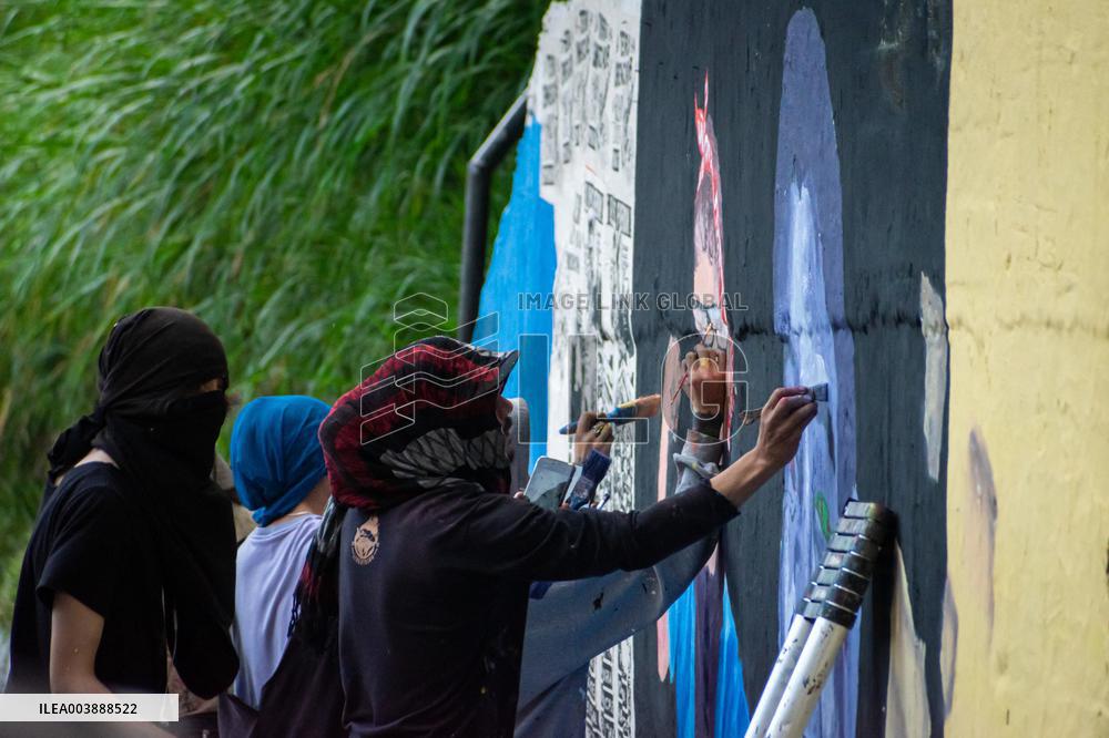 Digging The Truth Mural  in Medellin's Comuna 13