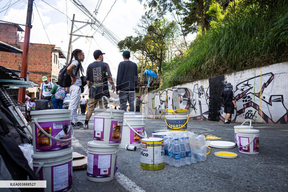 Digging The Truth Mural  in Medellin's Comuna 13