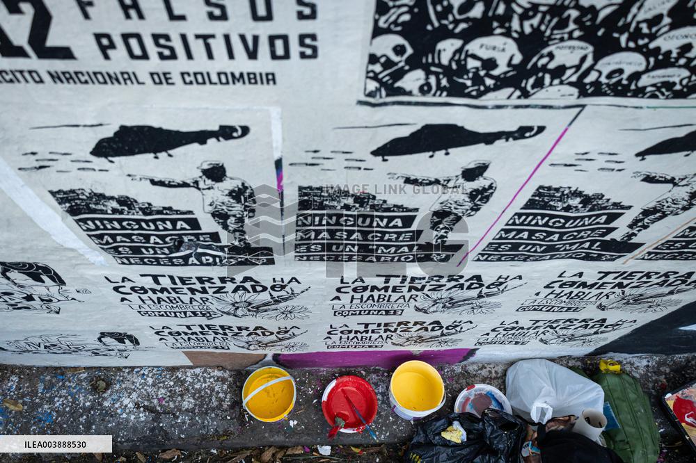 Digging The Truth Mural  in Medellin's Comuna 13