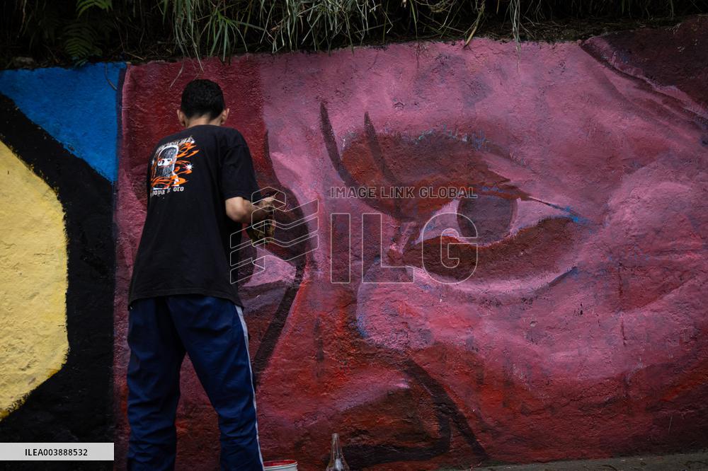 Digging The Truth Mural  in Medellin's Comuna 13