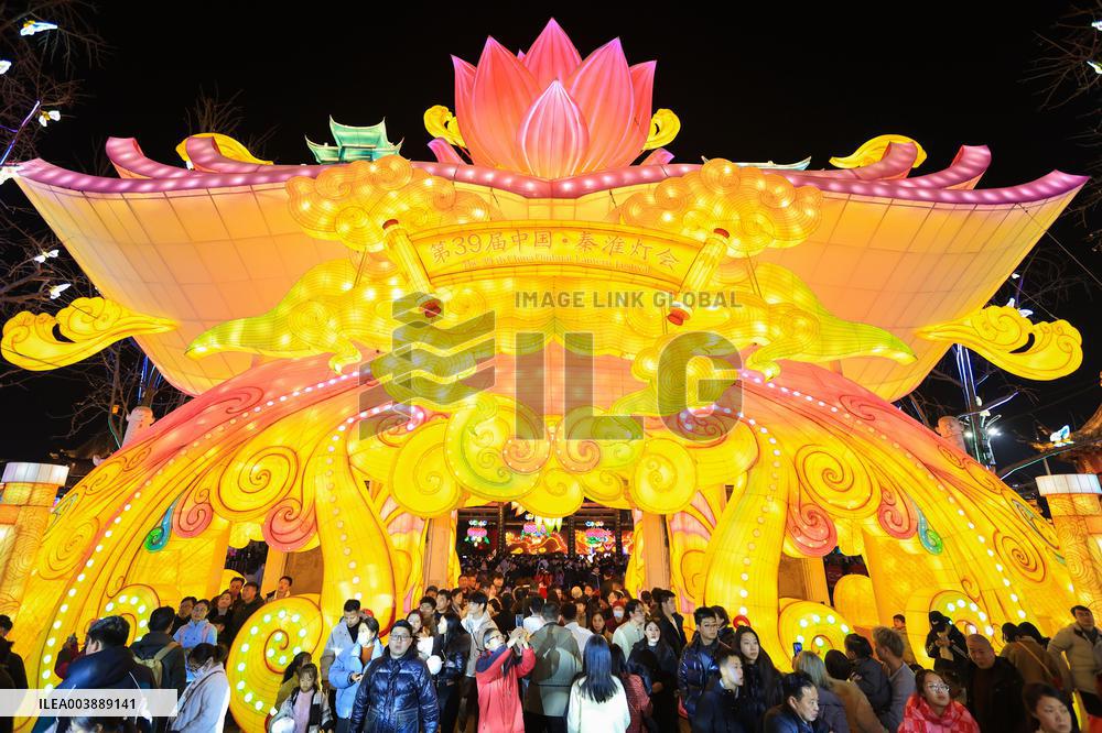 39th Qinhuai Lantern Fair Began in Nanjing