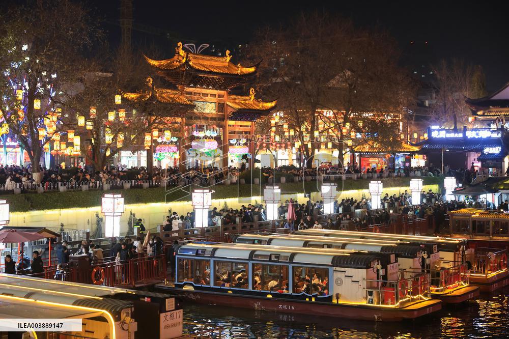 39th Qinhuai Lantern Fair Began in Nanjing