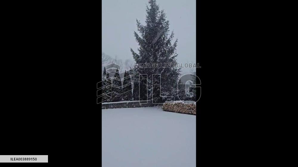 US: Winter Storm Hits Mid-Atlantic And Northeast With Snow And Freezing Temperatures 3