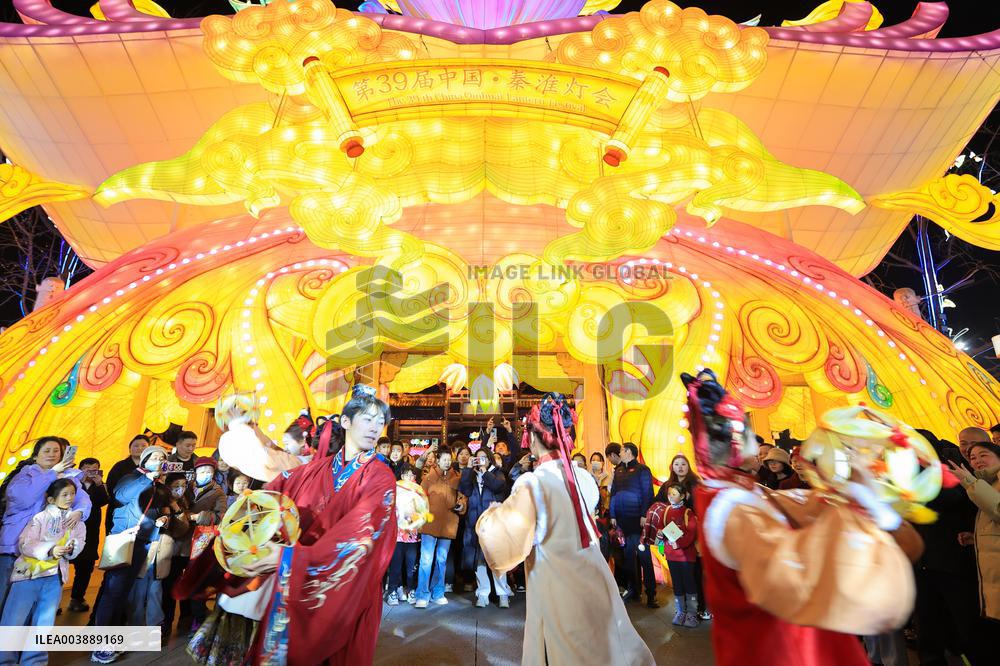 39th Qinhuai Lantern Fair Began in Nanjing