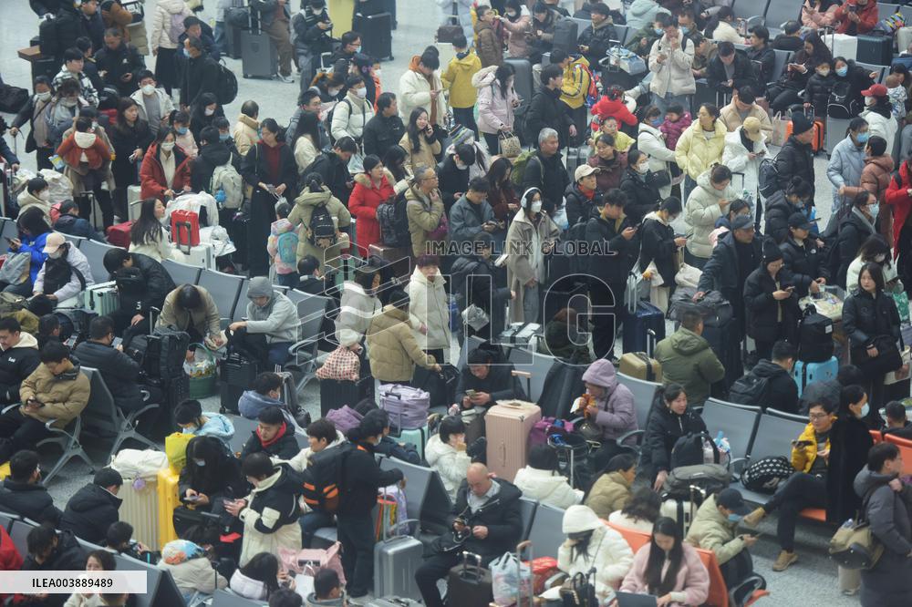 Spring Festival Travel Back Home in Hangzhou