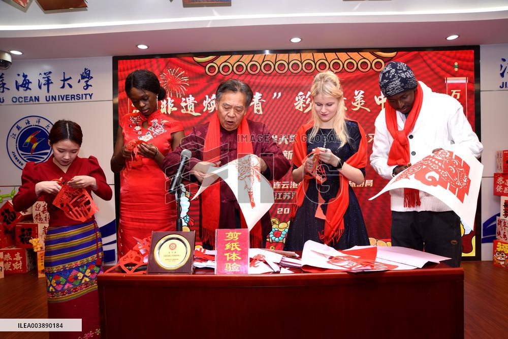 International Students Experience Chinese Lunar New Year customs