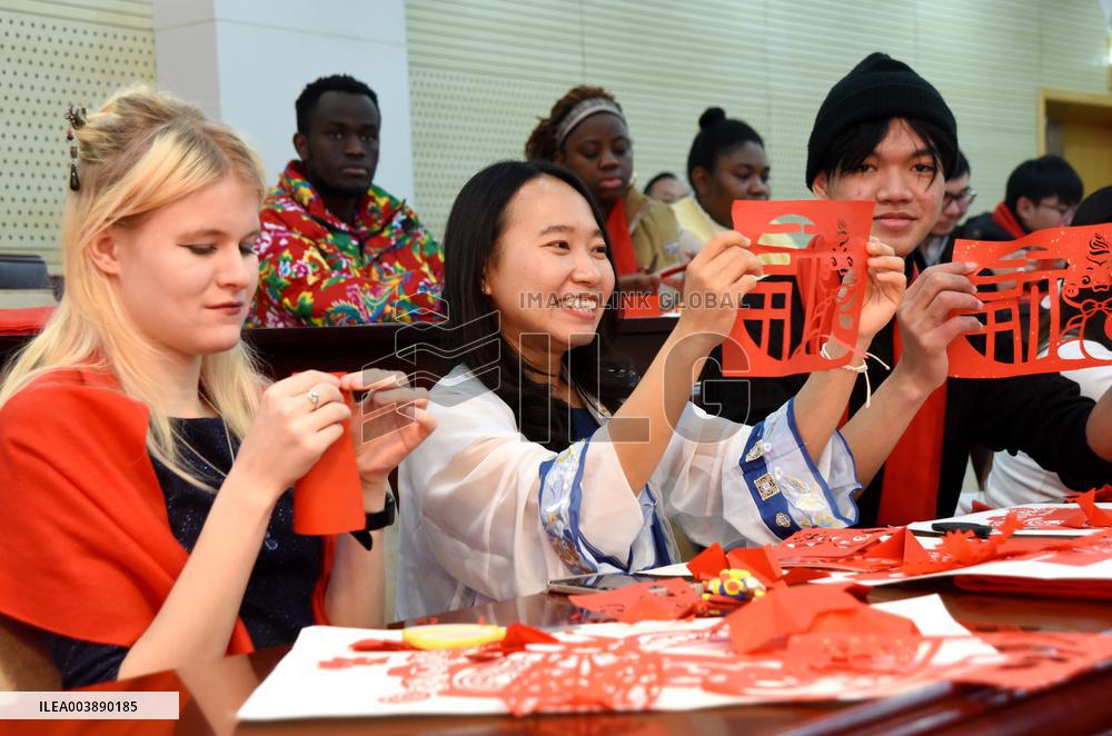 International Students Experience Chinese Lunar New Year customs