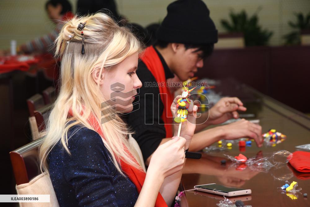 International Students Experience Chinese Lunar New Year customs