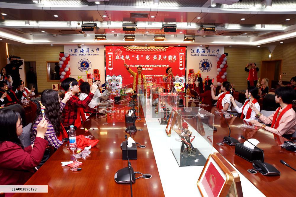 International Students Experience Chinese Lunar New Year customs