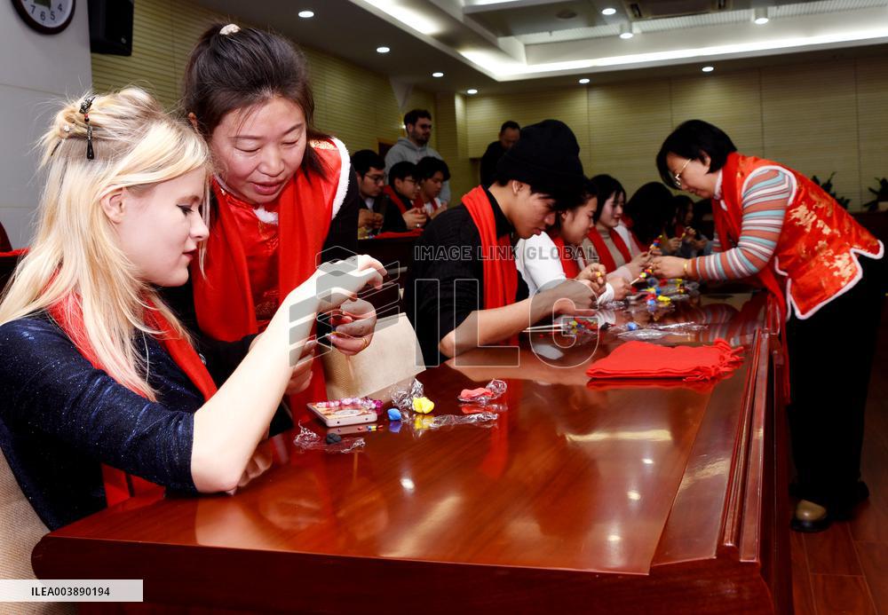 International Students Experience Chinese Lunar New Year customs