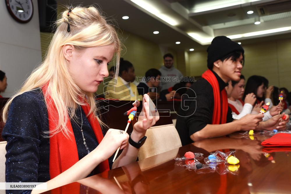 International Students Experience Chinese Lunar New Year customs