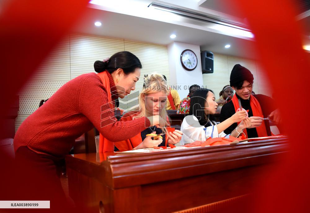 International Students Experience Chinese Lunar New Year customs