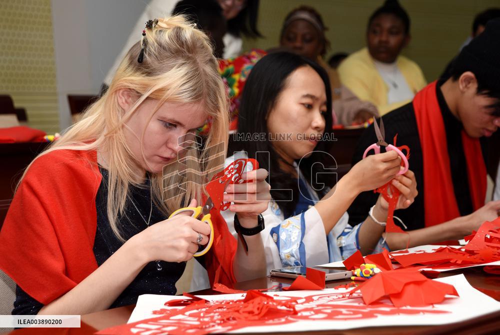 International Students Experience Chinese Lunar New Year customs