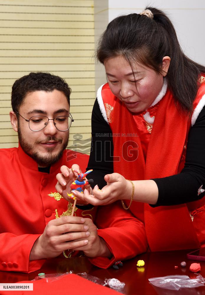International Students Experience Chinese Lunar New Year customs