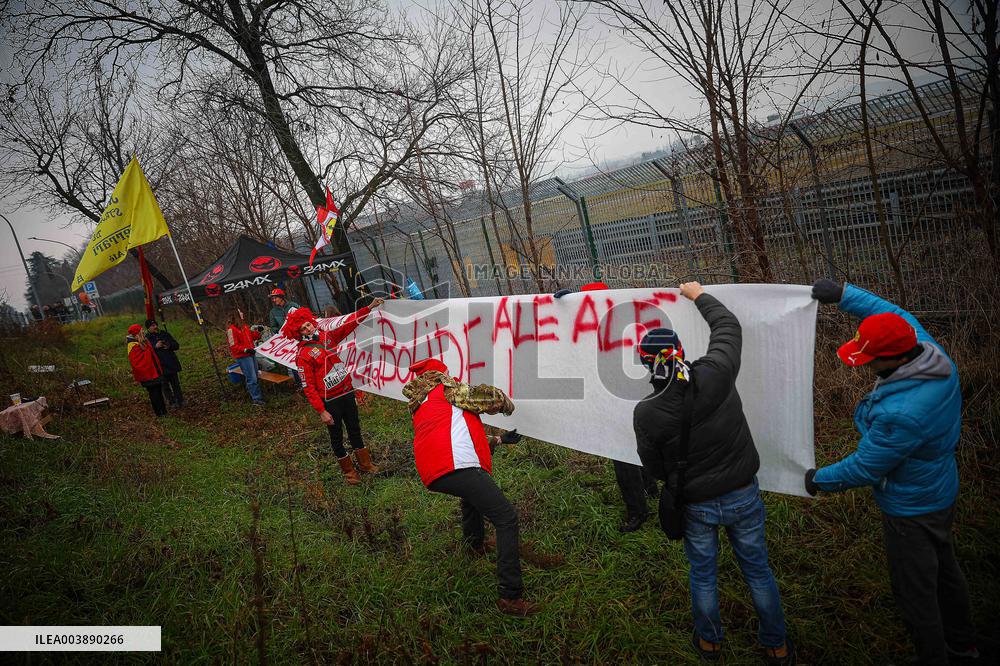 MOTORI - Formula 1 - Ferrari supporters for the first time of Lewis Hamilton on Ferrari F1