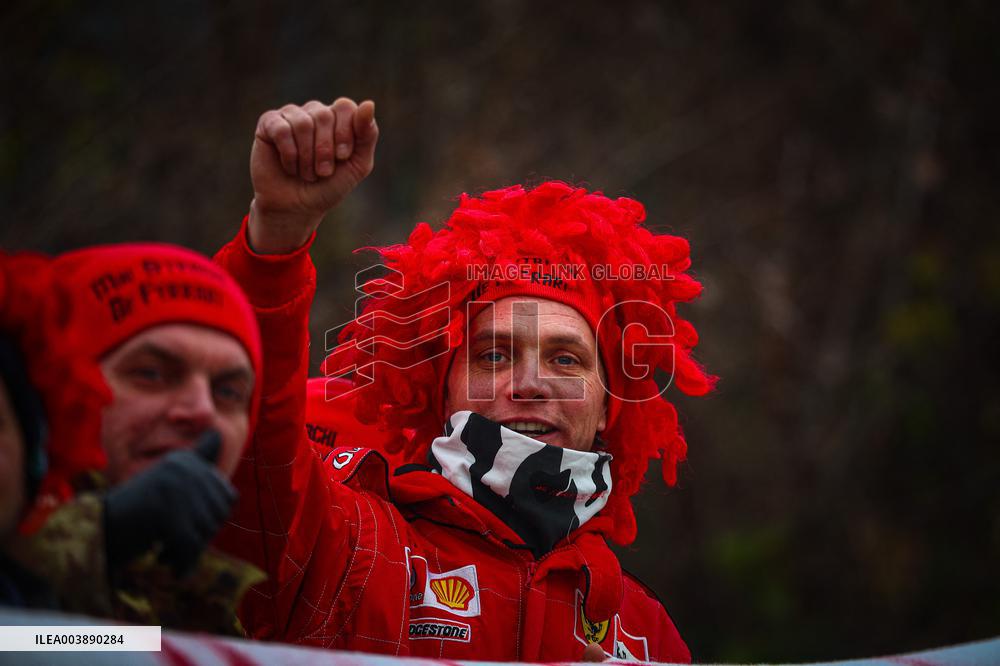 MOTORI - Formula 1 - Ferrari supporters for the first time of Lewis Hamilton on Ferrari F1