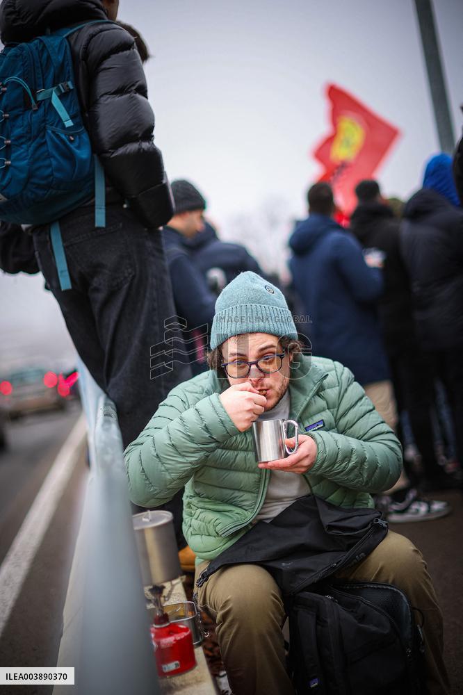 MOTORI - Formula 1 - Ferrari supporters for the first time of Lewis Hamilton on Ferrari F1