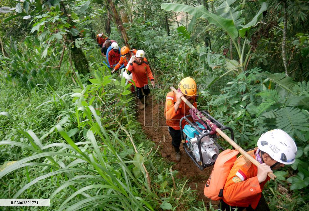 Landslide Rescue In Central Java