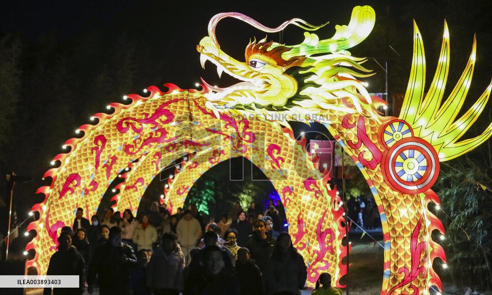 Tourists Enjoy Festive Lanterns in Huaian
