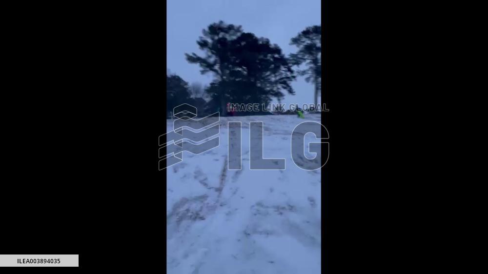 US: Southerners Embrace Rare Snow, Making Most Of Winter Storm 3