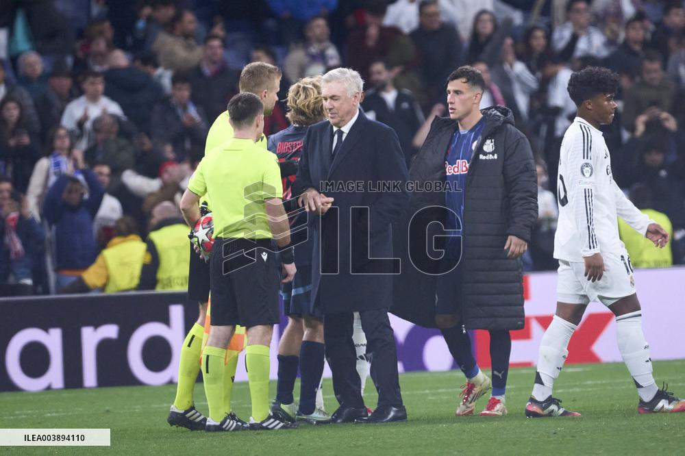 Real Madrid C.F. v FC Salzburg - Madrid
