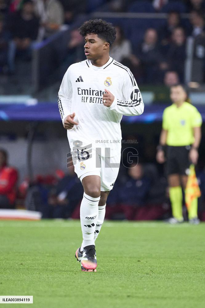 Real Madrid C.F. v FC Salzburg - Madrid