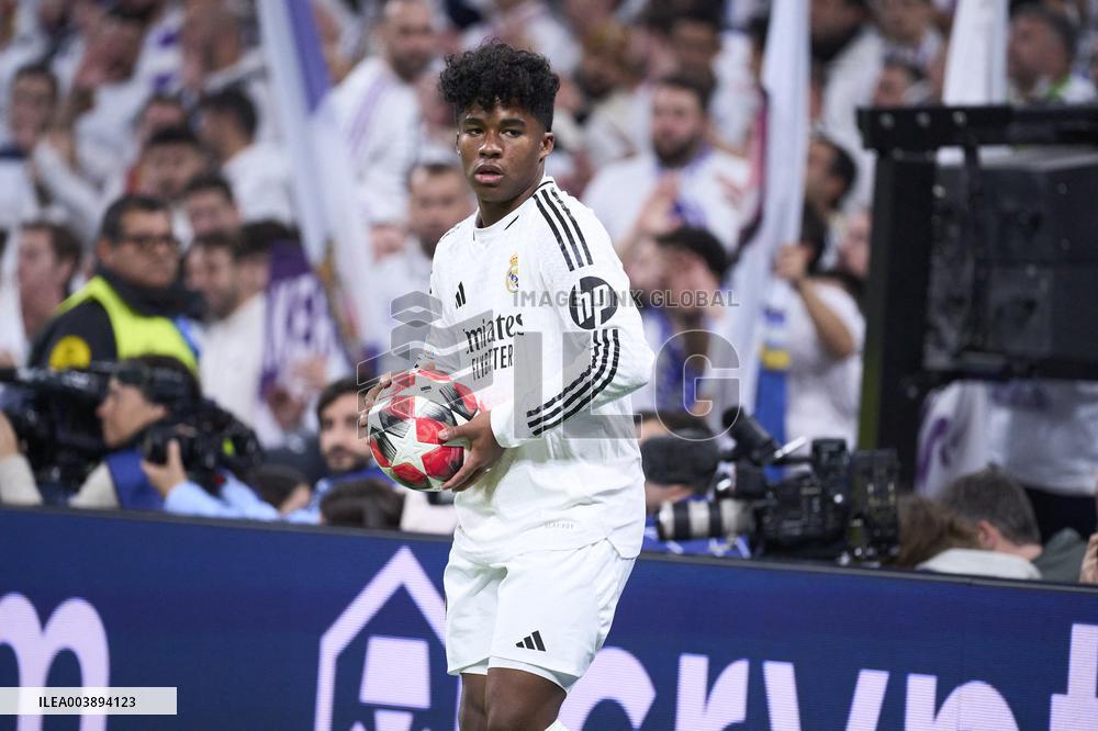 Real Madrid C.F. v FC Salzburg - Madrid