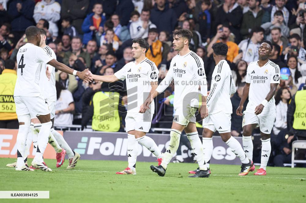 Real Madrid C.F. v FC Salzburg - Madrid
