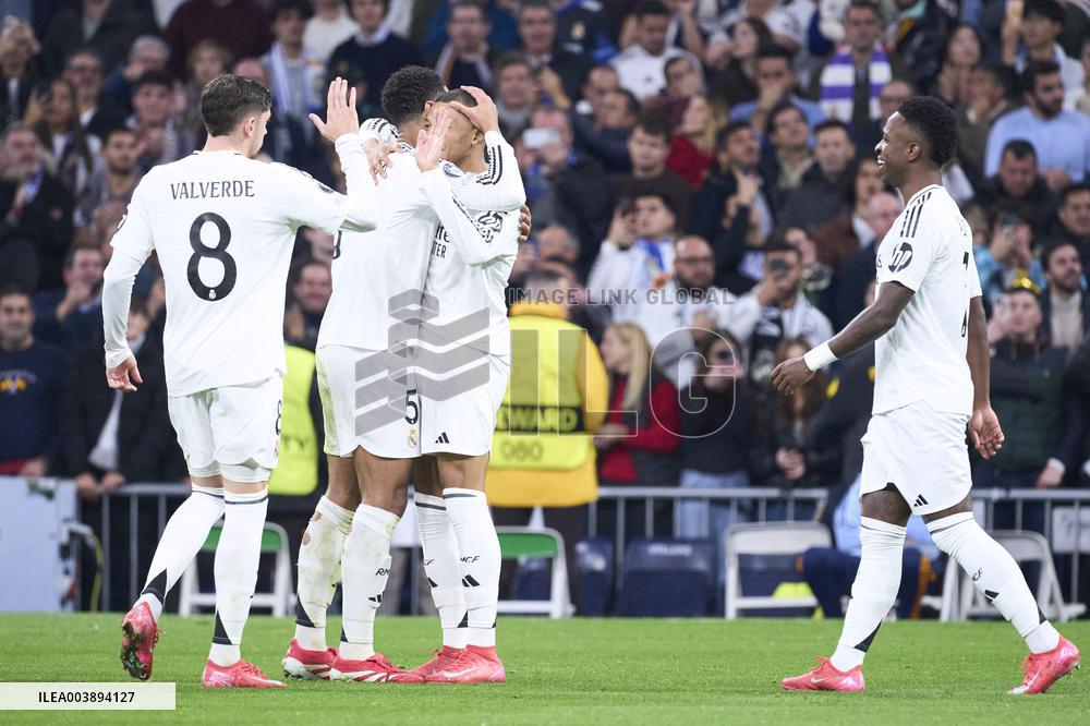 Real Madrid C.F. v FC Salzburg - Madrid