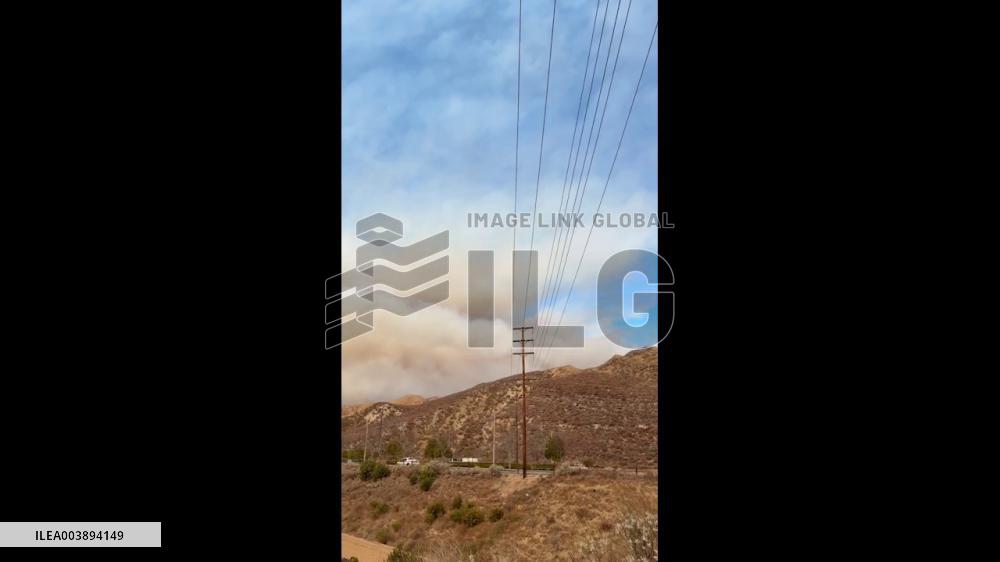 US: Hughes Fire Breaks Out Near Lake Castaic, Prompting Evacuation Of Thousands 4
