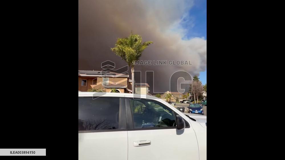US: Hughes Fire Breaks Out Near Lake Castaic, Prompting Evacuation Of Thousands 3