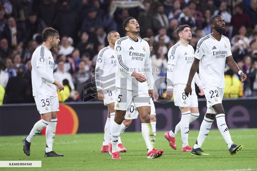 Real Madrid C.F. v FC Salzburg - Madrid