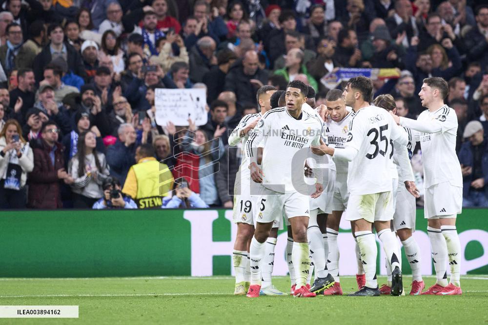 Real Madrid C.F. v FC Salzburg - Madrid