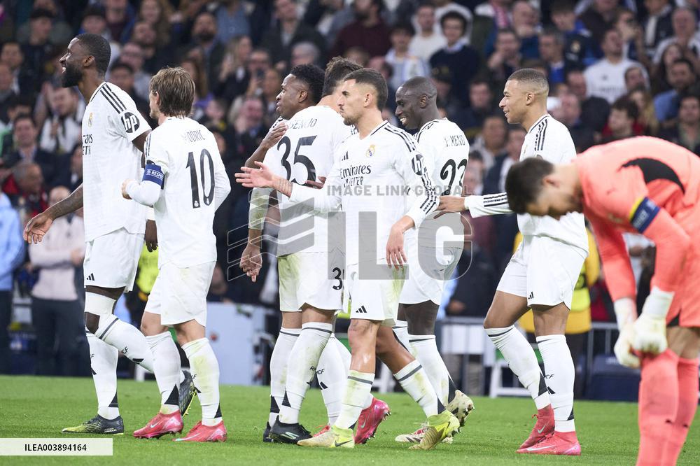 Real Madrid C.F. v FC Salzburg - Madrid