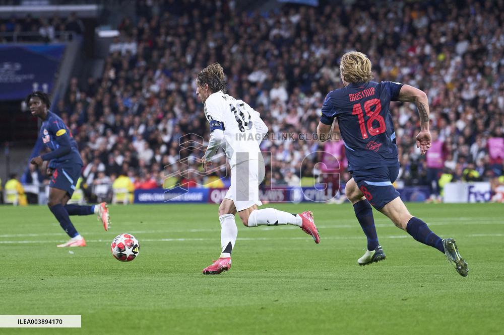 Real Madrid C.F. v FC Salzburg - Madrid