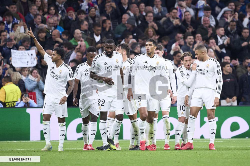 Real Madrid C.F. v FC Salzburg - Madrid