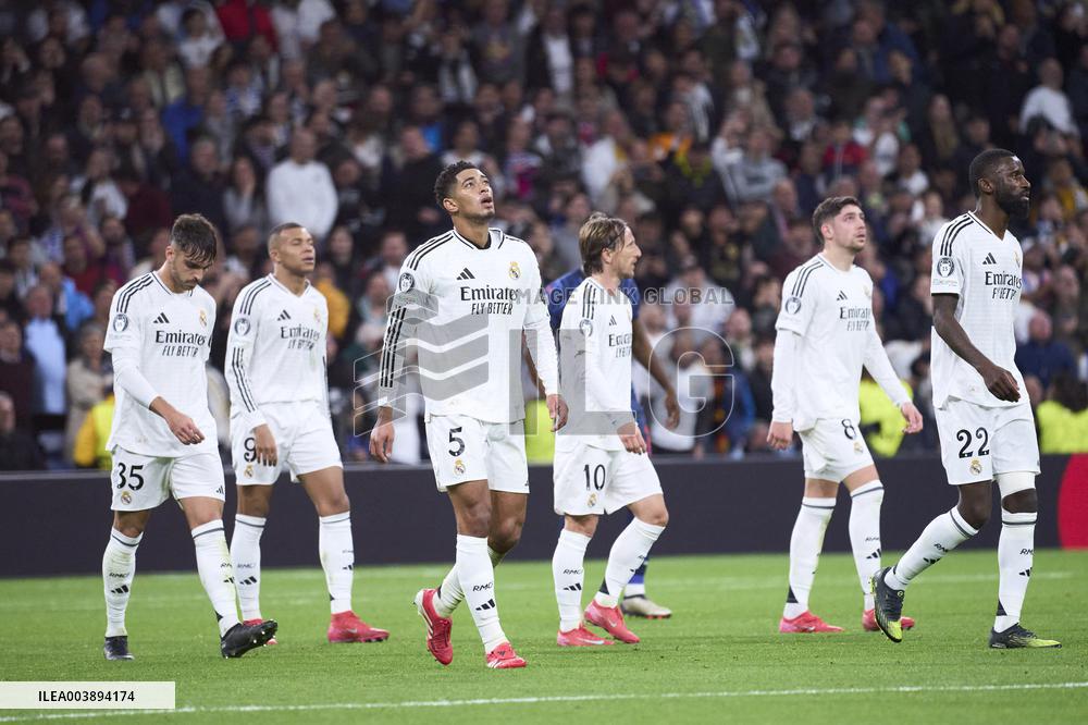 Real Madrid C.F. v FC Salzburg - Madrid