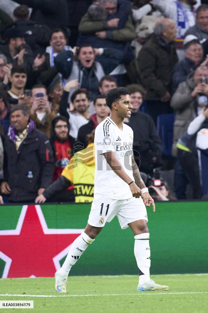 Real Madrid C.F. v FC Salzburg - Madrid