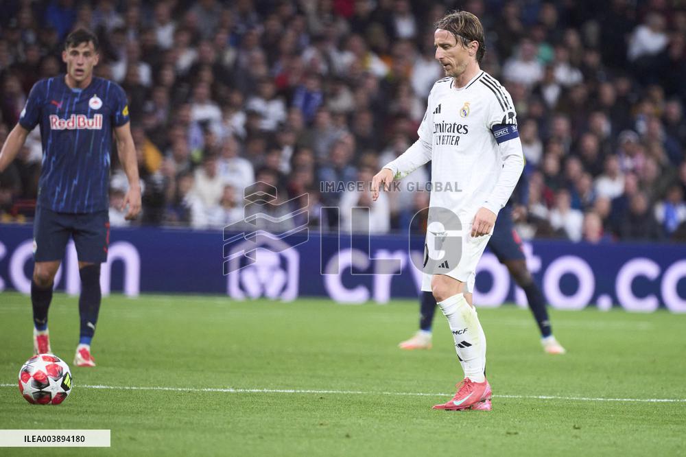 Real Madrid C.F. v FC Salzburg - Madrid