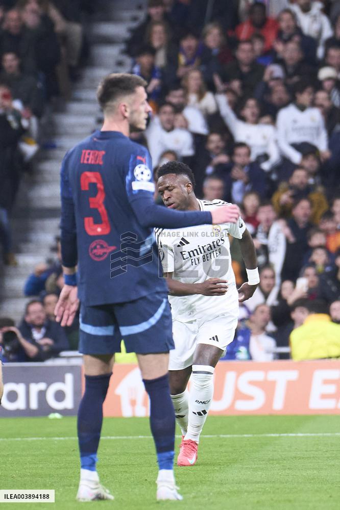 Real Madrid C.F. v FC Salzburg - Madrid