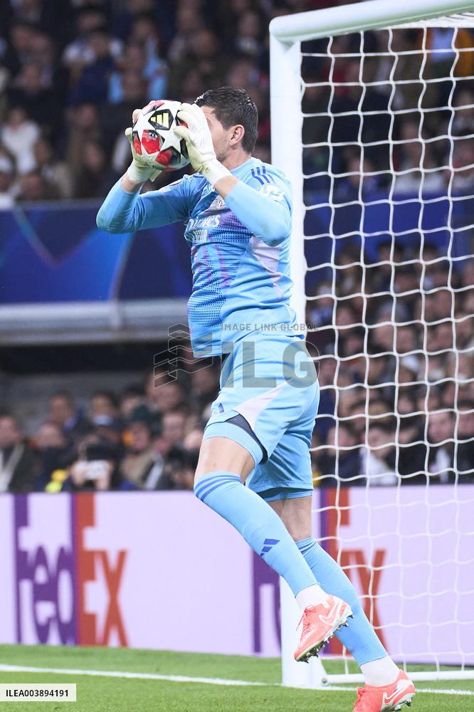 Real Madrid C.F. v FC Salzburg - Madrid