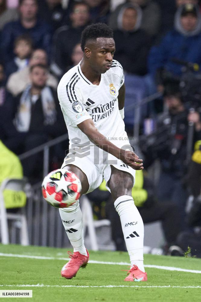 Real Madrid C.F. v FC Salzburg - Madrid