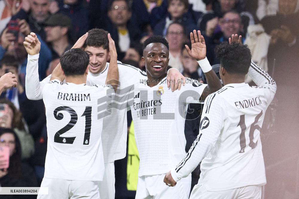 Real Madrid C.F. v FC Salzburg - Madrid